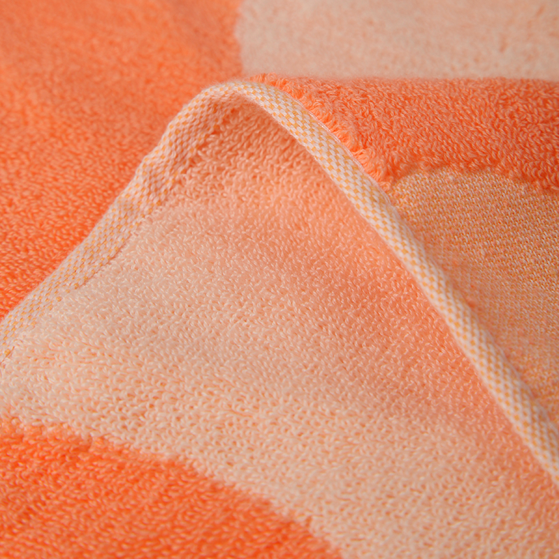 100% cotton bath towel is soft, absorbent and not easy to shed.