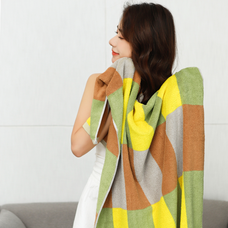 Warm checkered 100% cotton bath towel is not easy to shed.