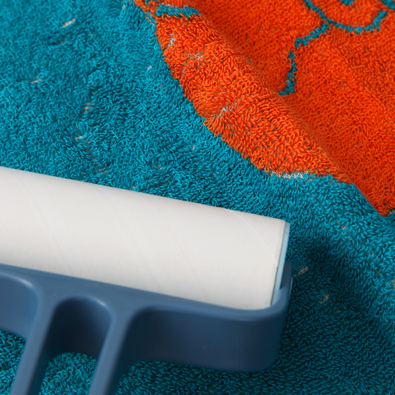 Soft and absorbent 100% cotton bath towel with cartoon pattern