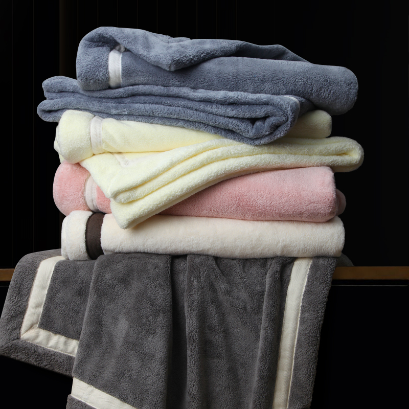 7 A antibacterial bath towel is soft, fine and highly absorbent.