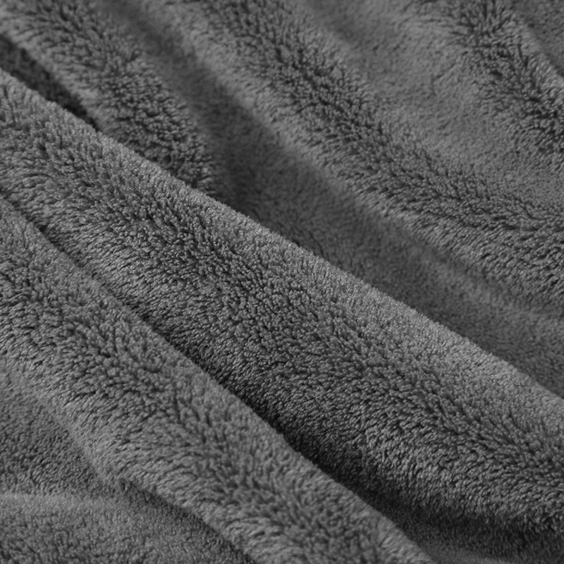 7 A antibacterial bath towel is soft, fine and highly absorbent.