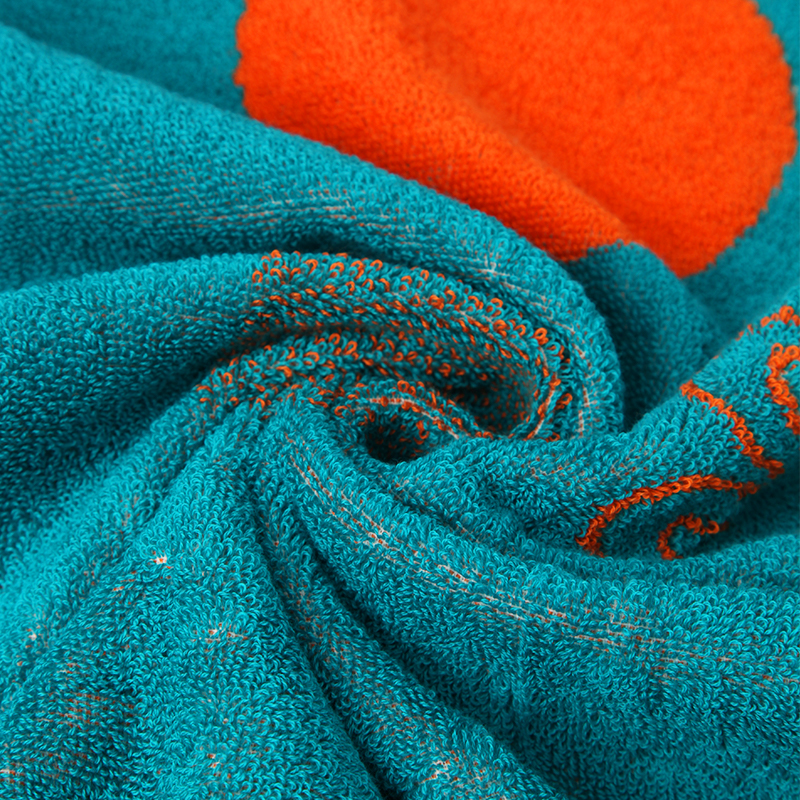 Soft and absorbent 100% cotton bath towel with cartoon pattern