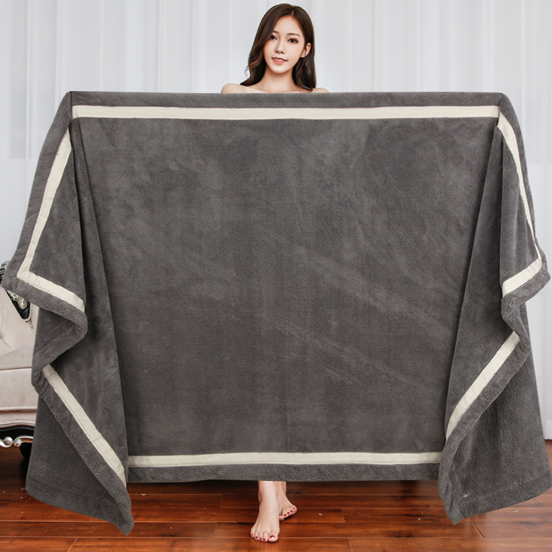 7 A antibacterial bath towel is soft, fine and highly absorbent.