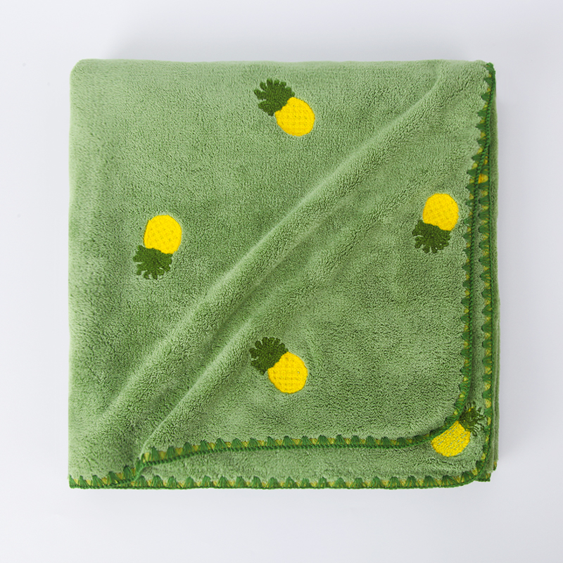 Pineapple bath towel, soft and absorbent