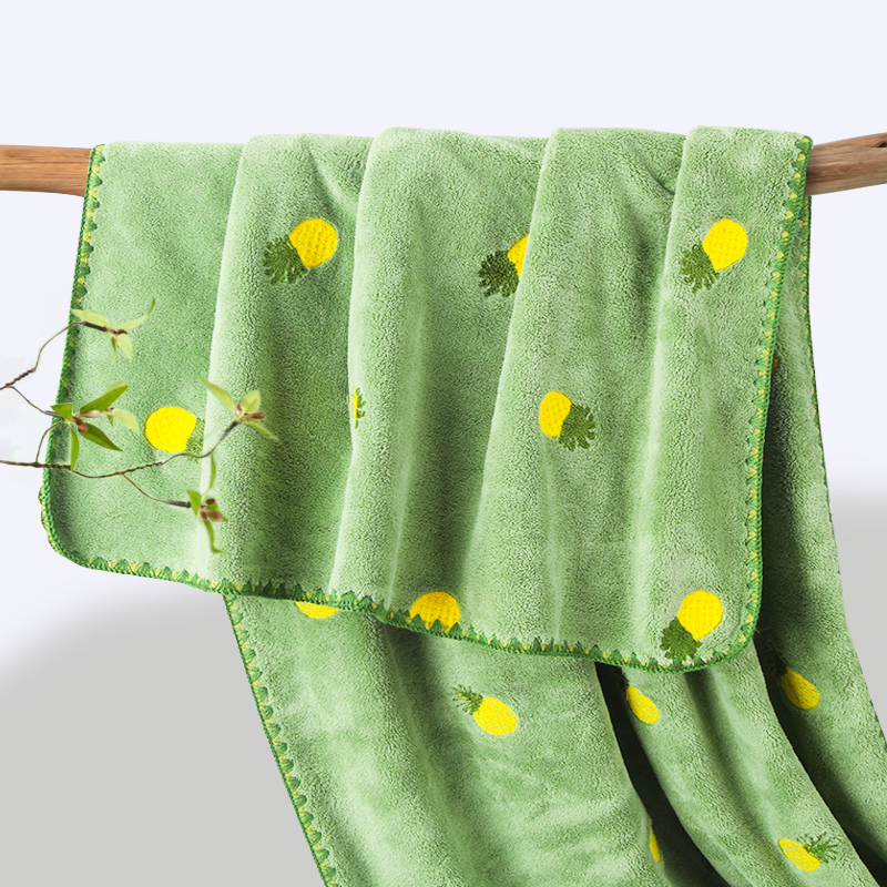 Pineapple bath towel, soft and absorbent