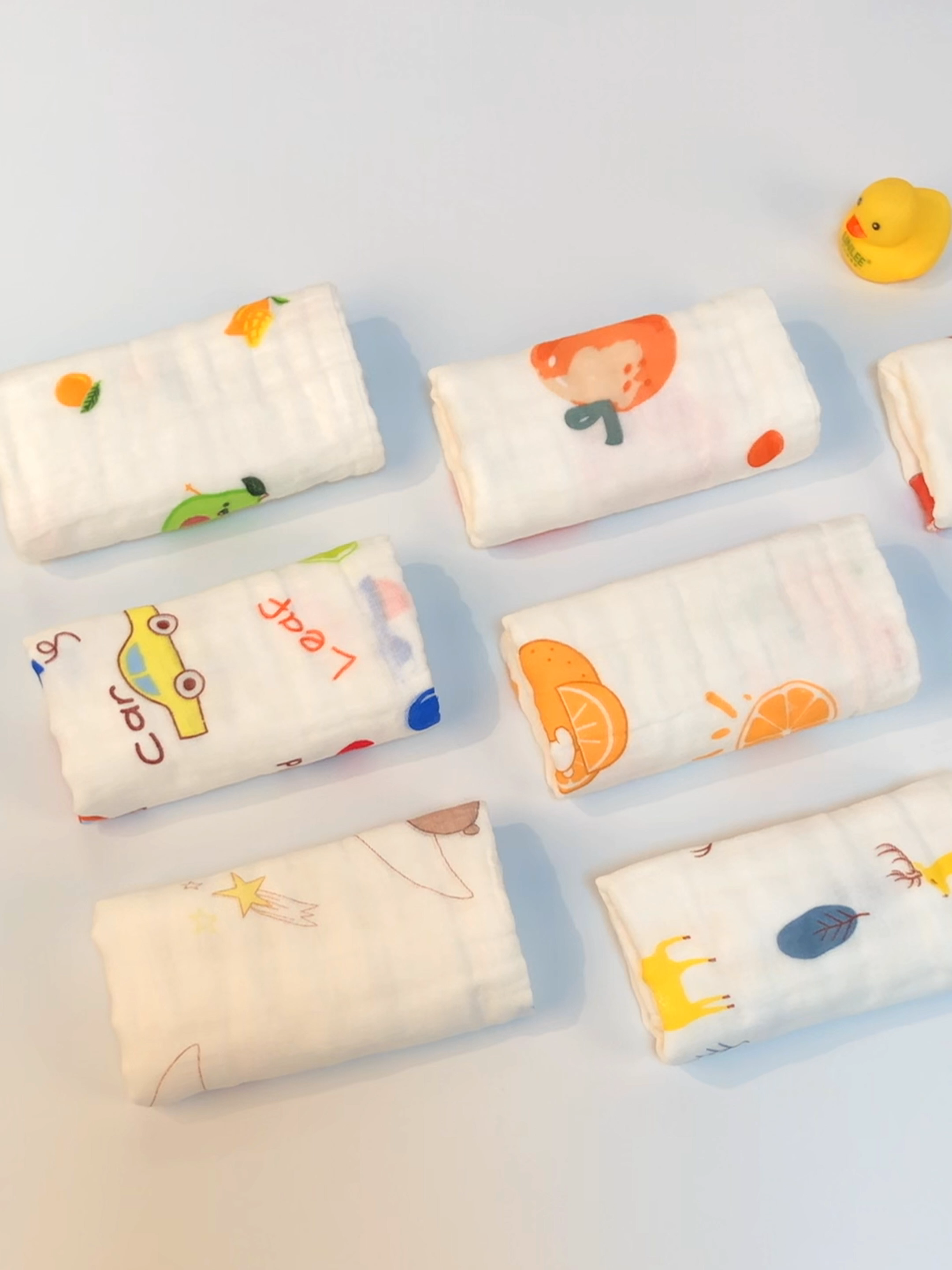 4-piece set baby gauze face towels (random patterns)
