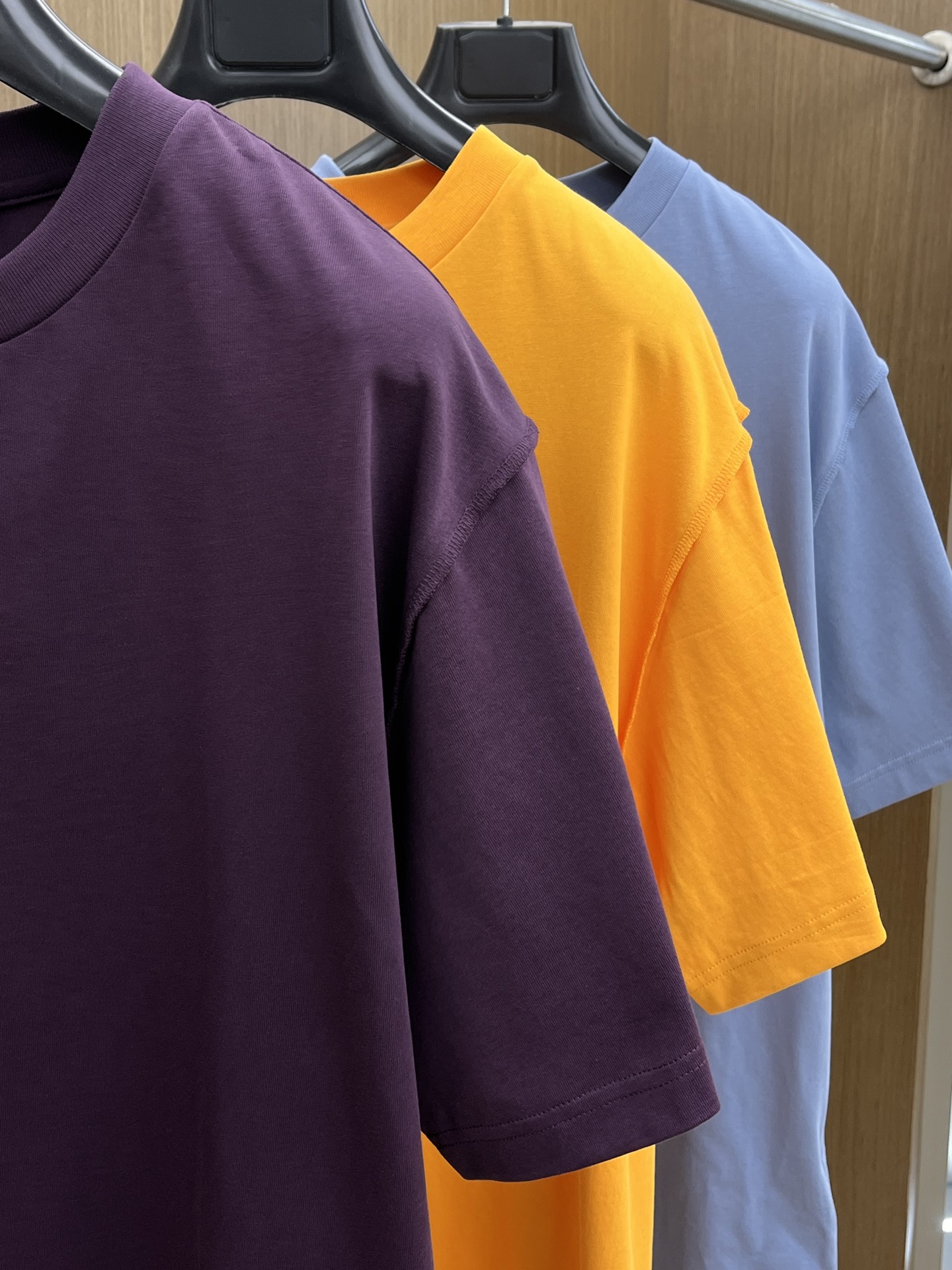 Chest Embossed Letter Short Sleeve T-Shirt