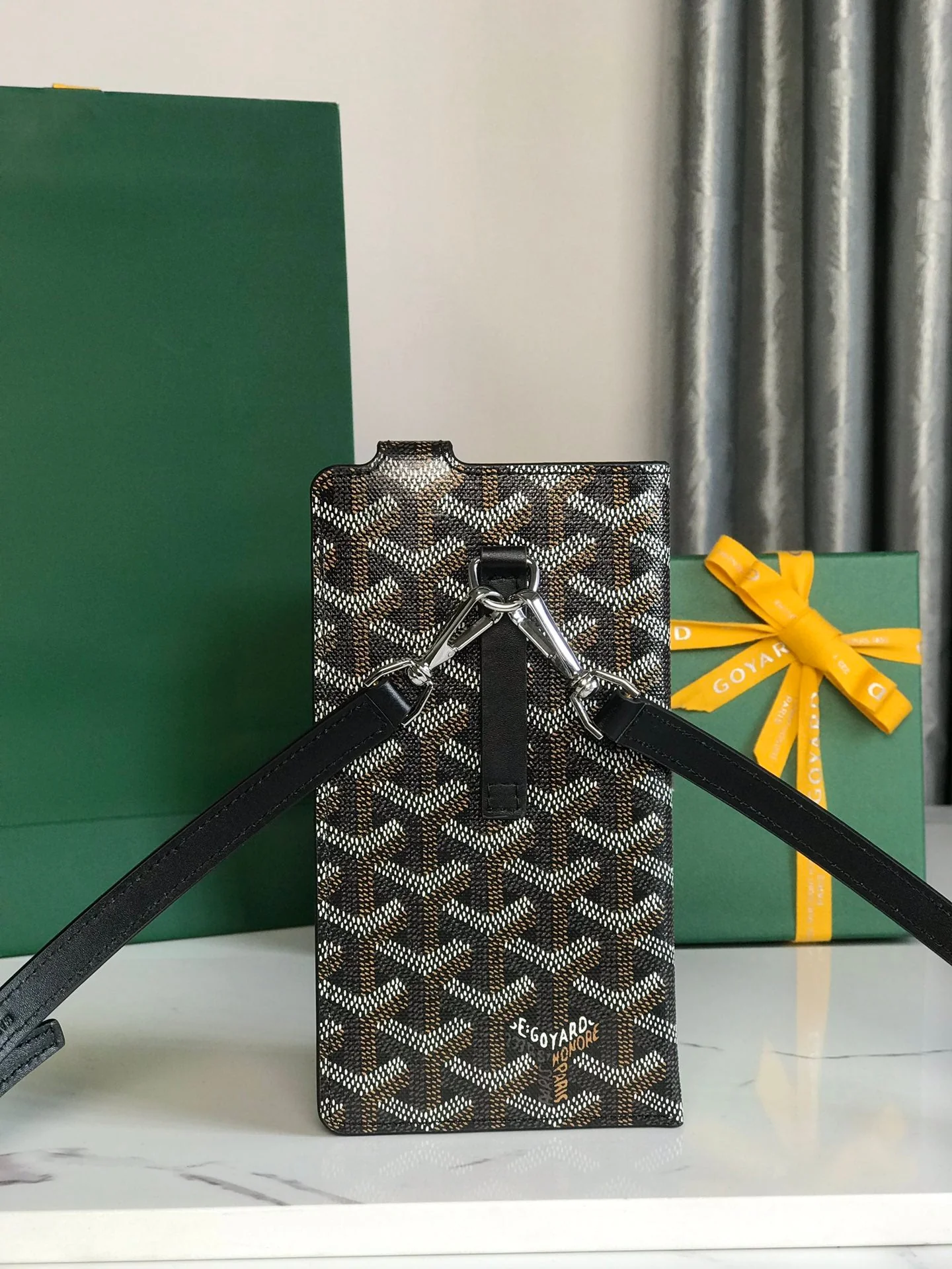 Gm Case 18 In Black Canvas