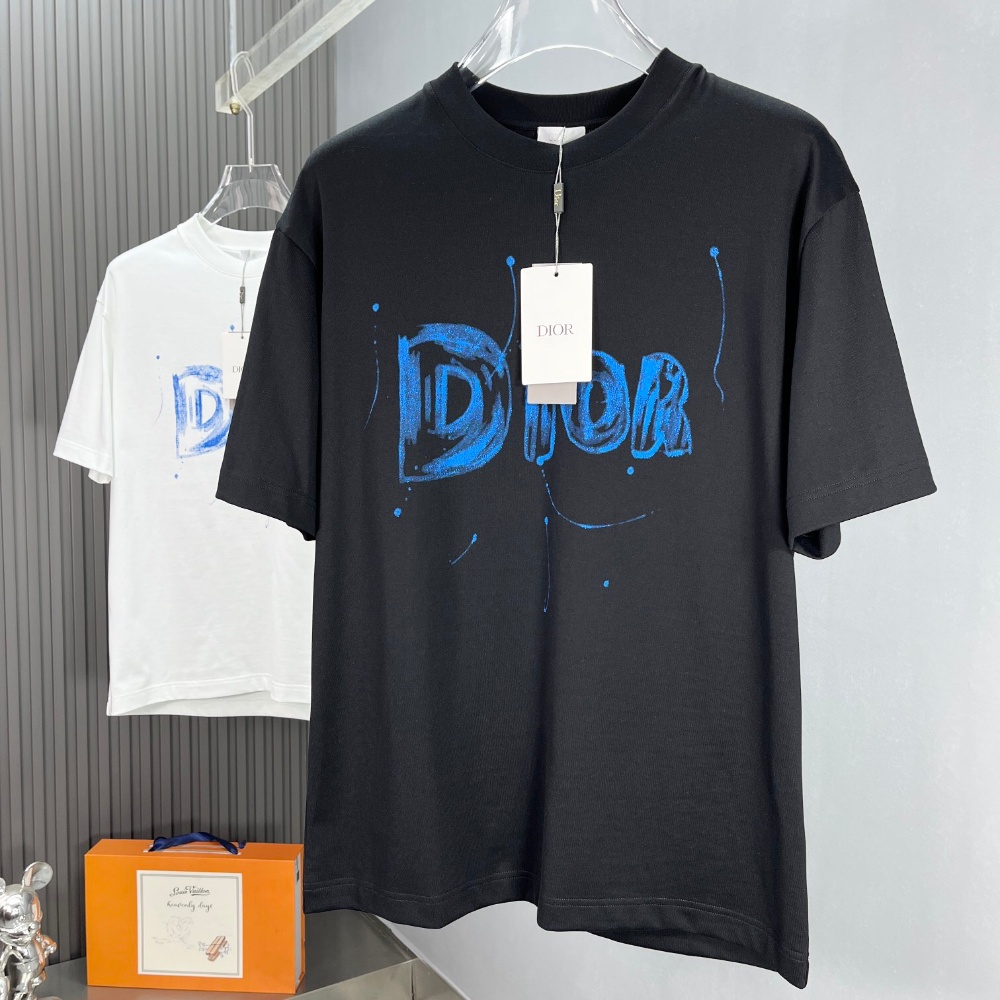 Latest short-sleeved round neck T-shirt