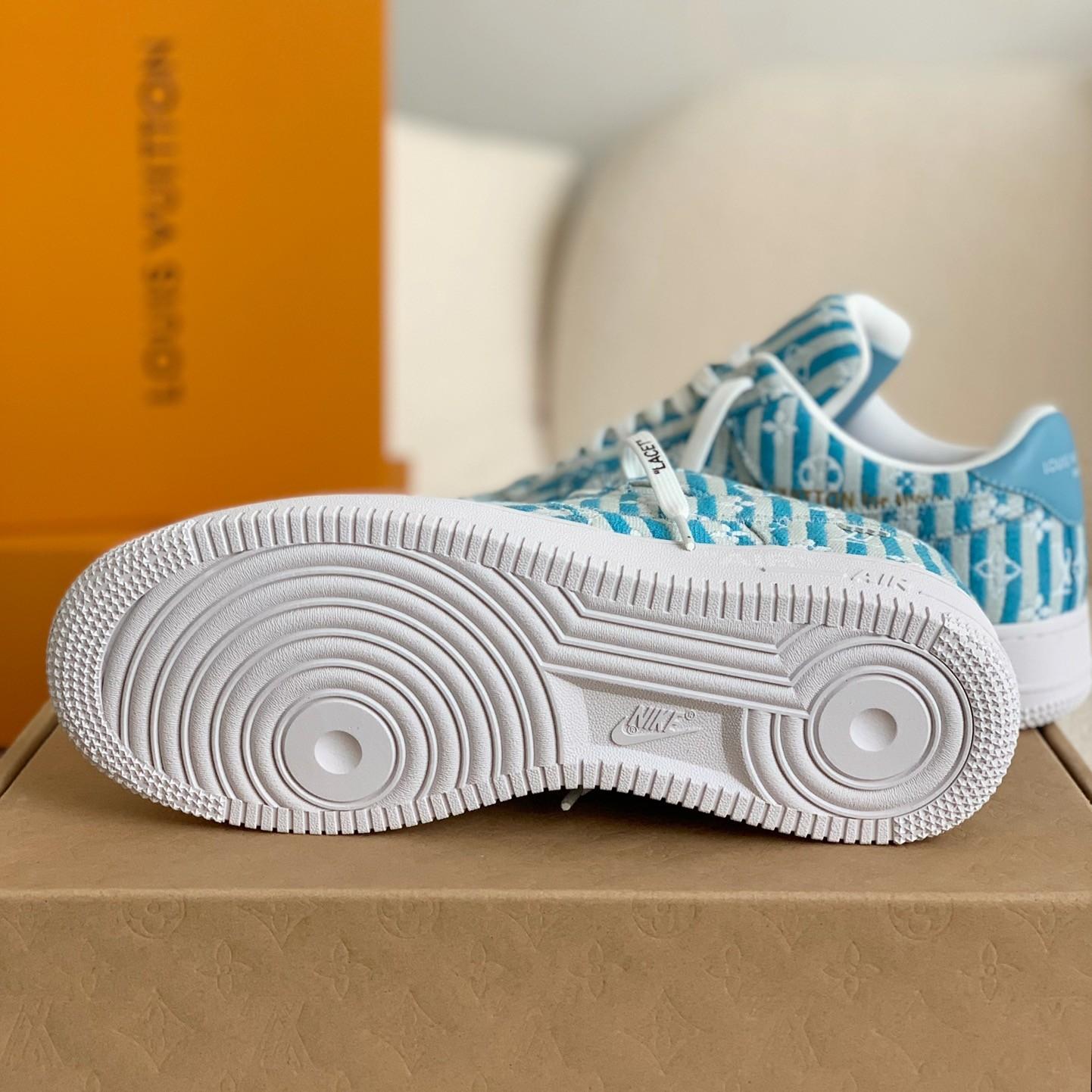 Canvas embroidered lettering sneakers