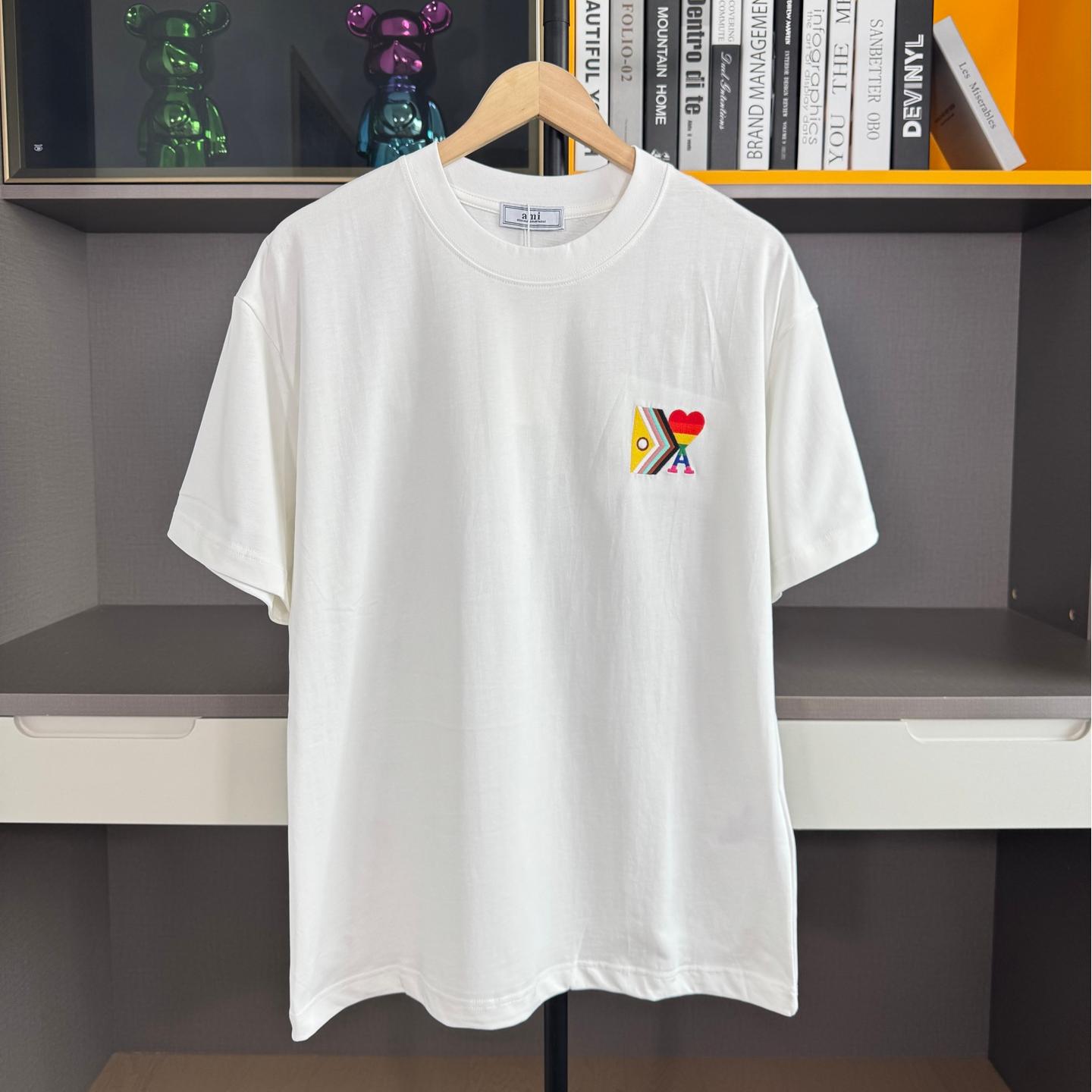 New Rainbow Heart Round Neck T-shirt