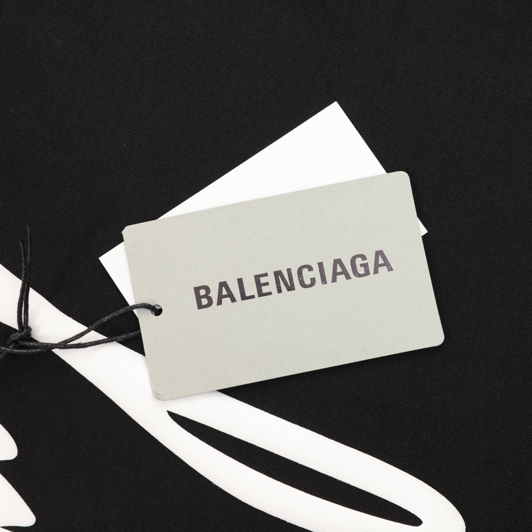 Artistic lettering T-shirt