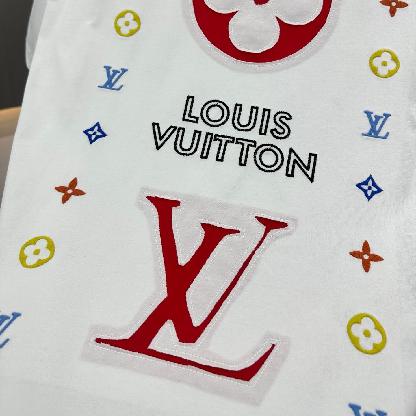 Embroidered appliqué lace T-shirt