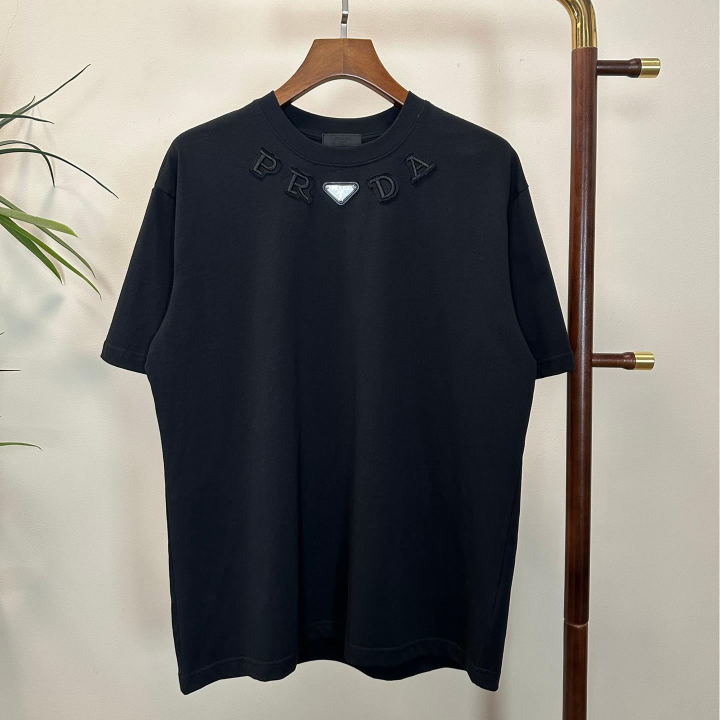 Embroidered logo short sleeves