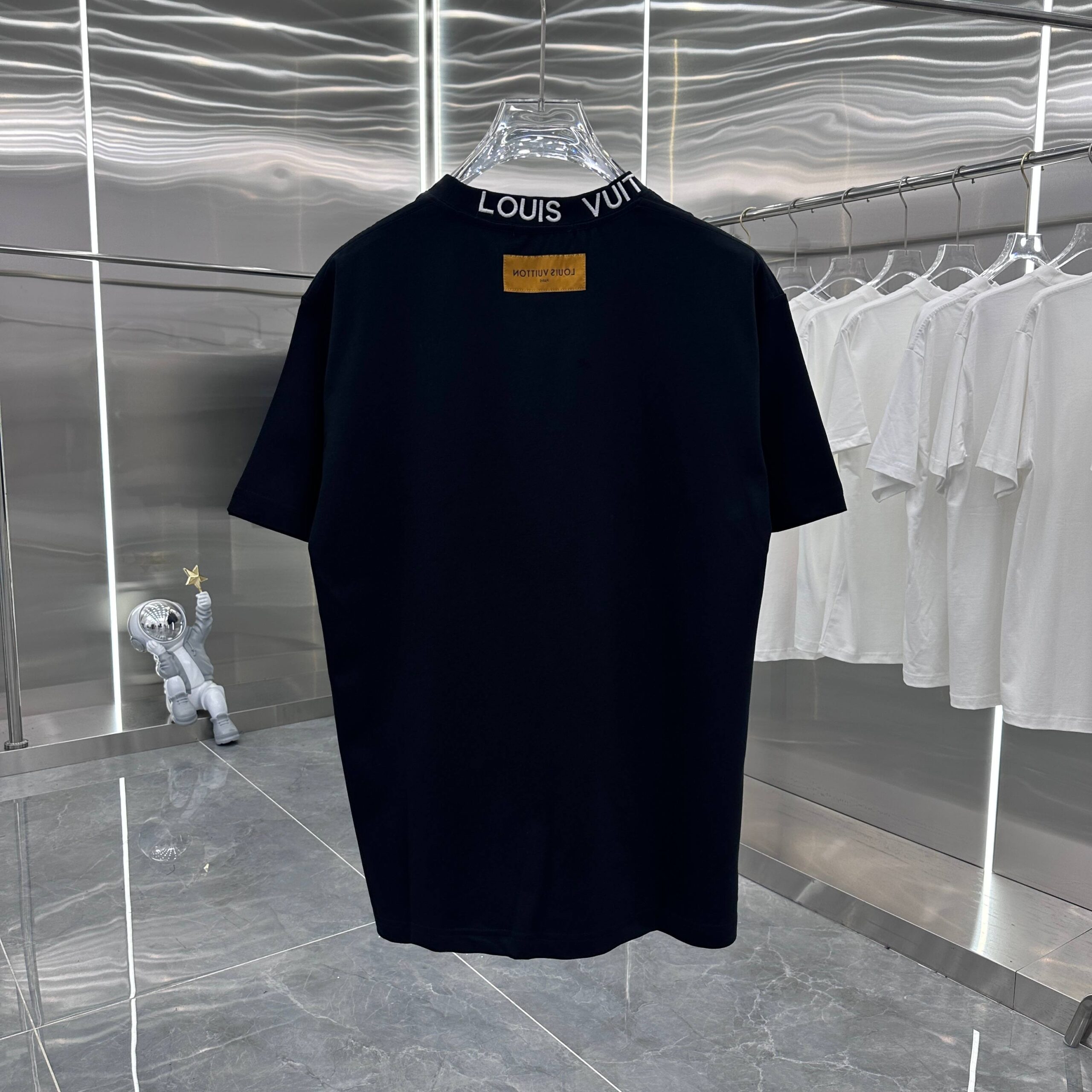 New Collar Pattern Embroidered T-shirt