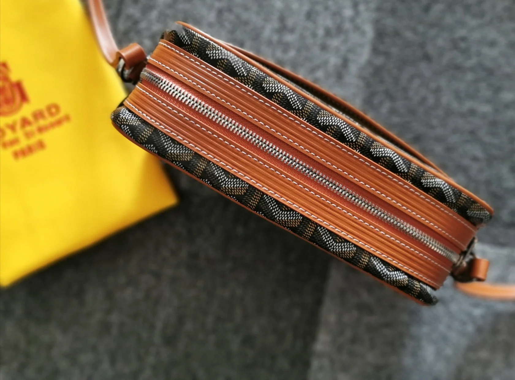 Cap-Vert Pm Bag 23cm Black Tan