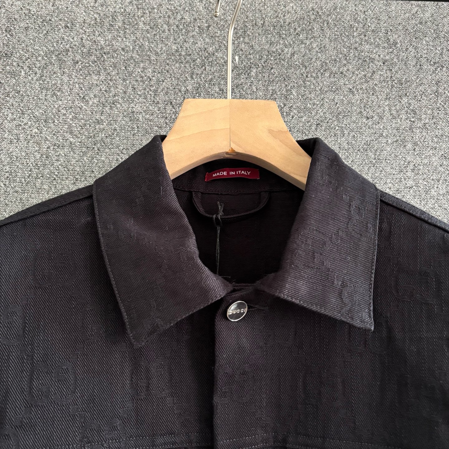 Embossed denim long-sleeved jacket