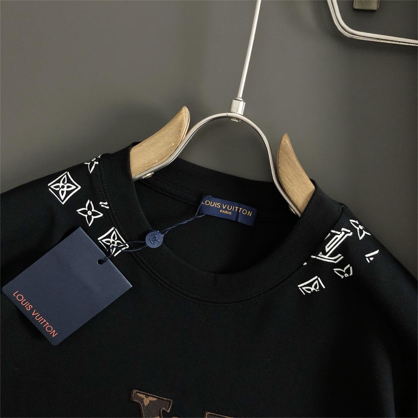 Latest leather embroidery short-sleeved T-shirt