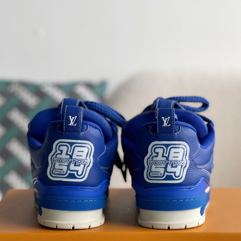 Blue skateboard sneakers