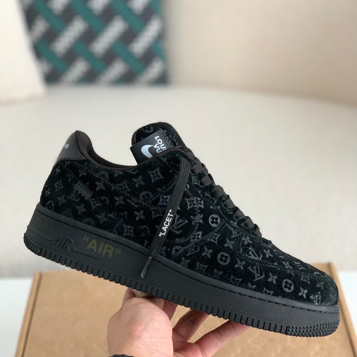 Black\White Lettering Sneakers