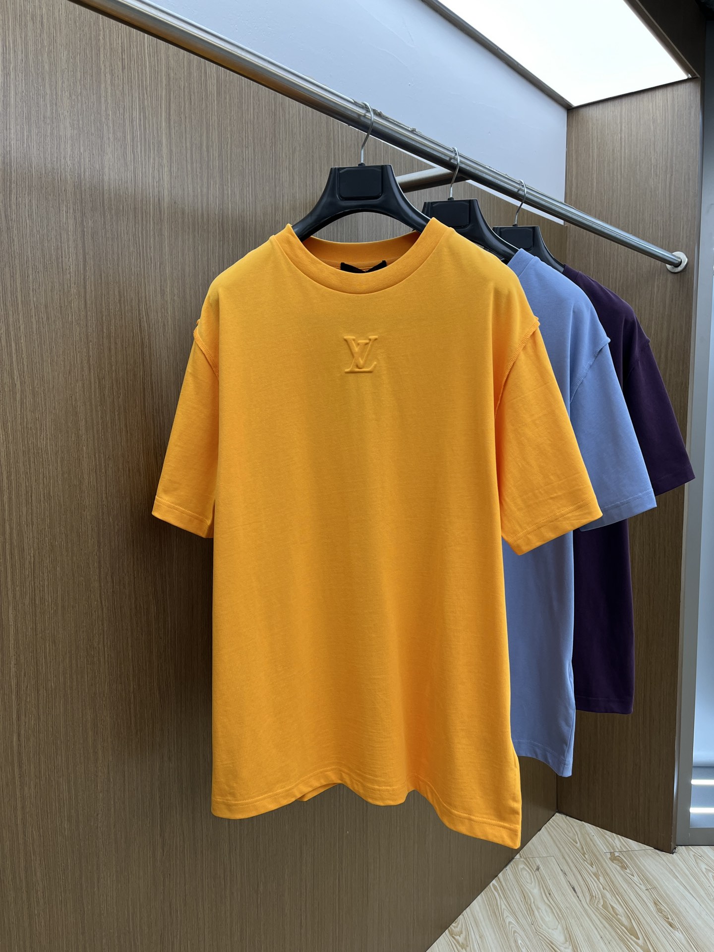 Chest Embossed Letter Short Sleeve T-Shirt