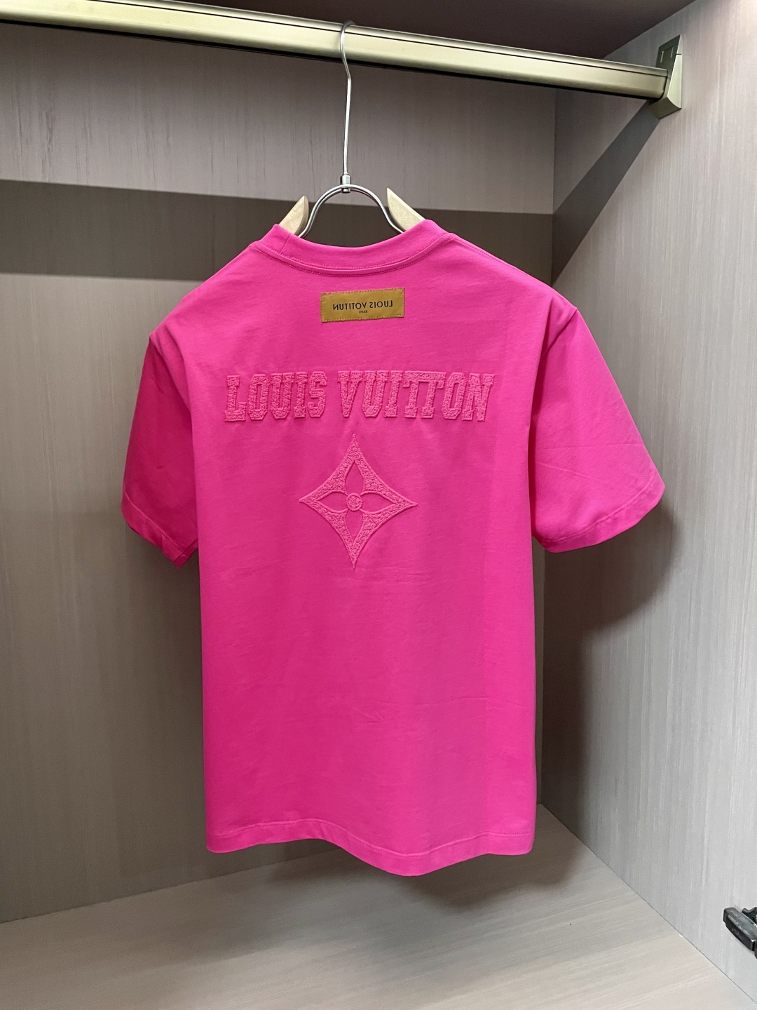 Latest short-sleeved round neck T-shirt