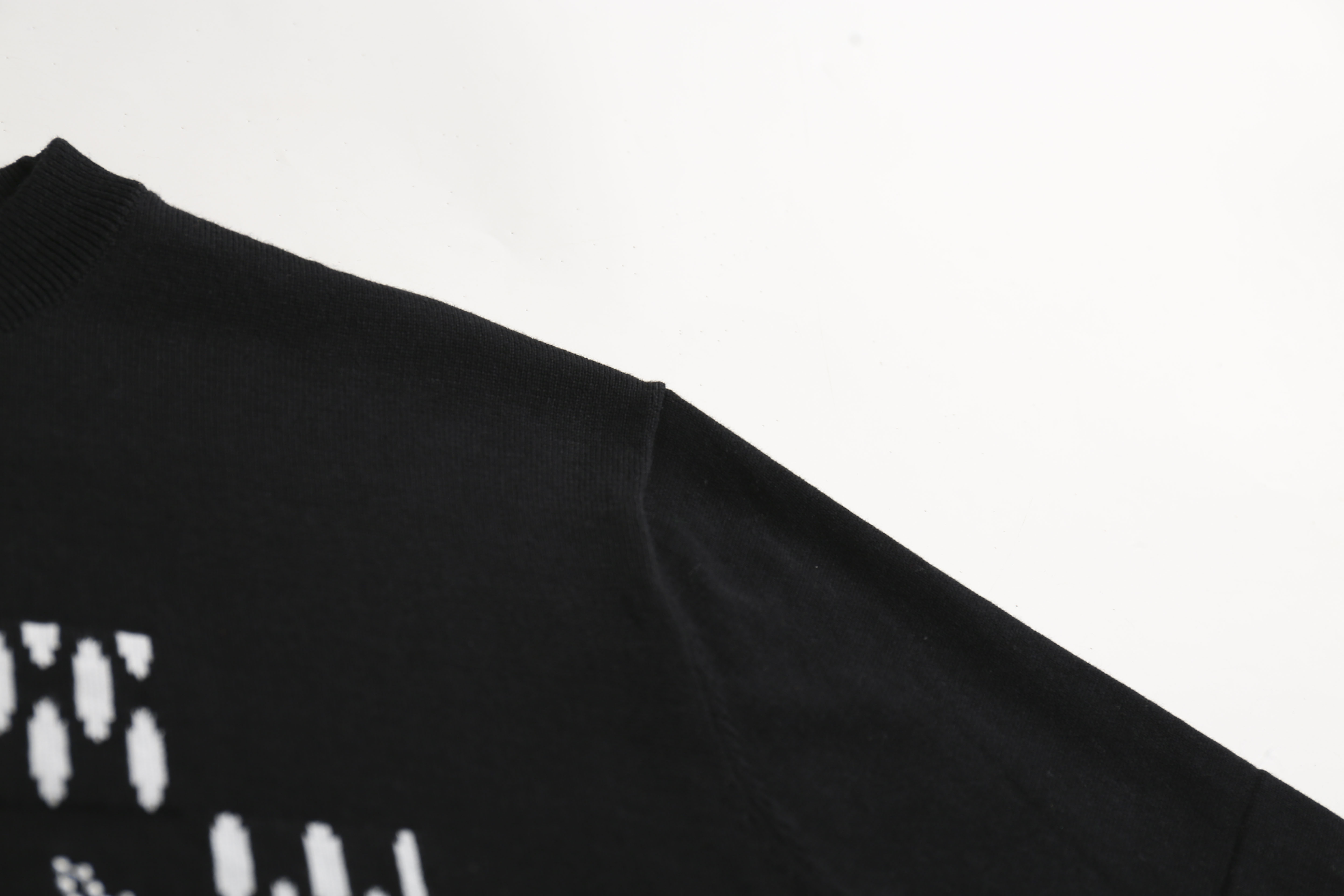 3D embroidered T-shirt