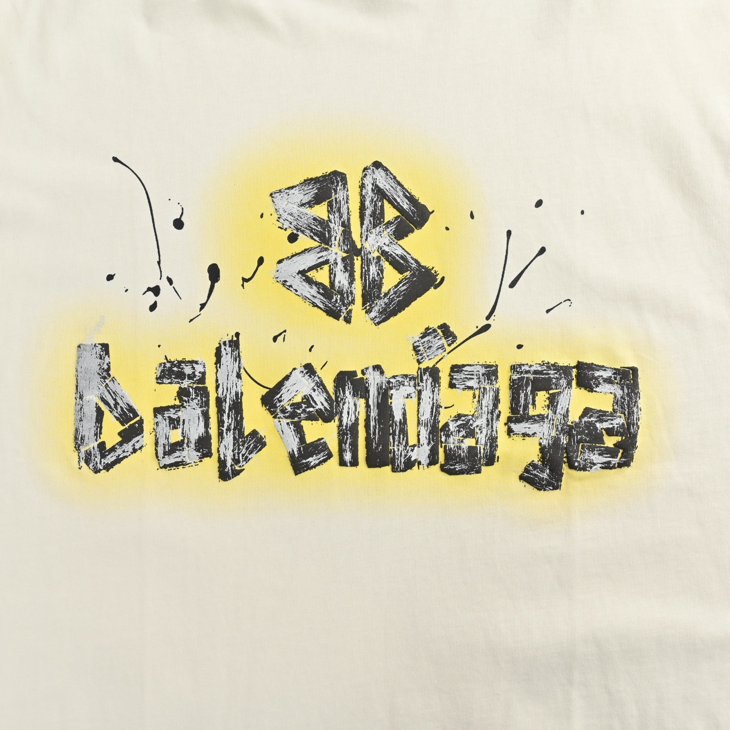 Hand-painted yellow letter print T-shirt