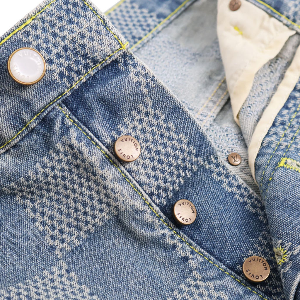 Checkered denim short-sleeved shots