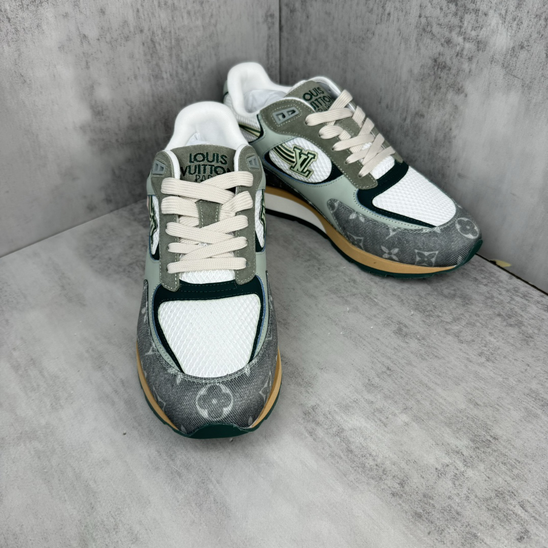 Embossed cowhide sneakers