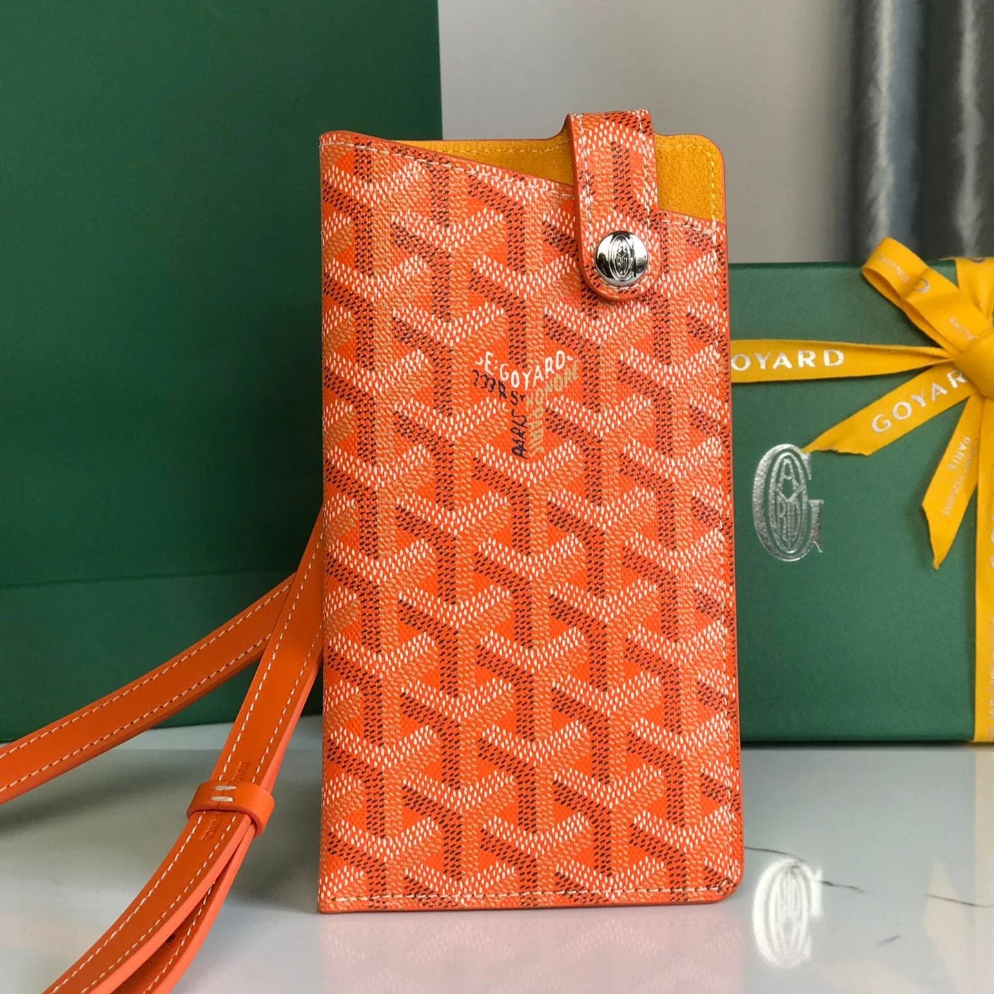 Gm Case 18 In Orange Canvas