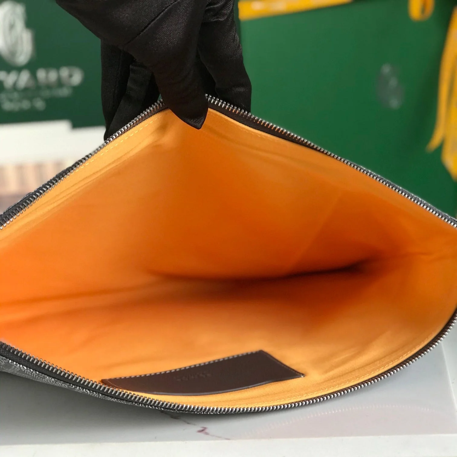 Pouch 40 In Grey Canvas