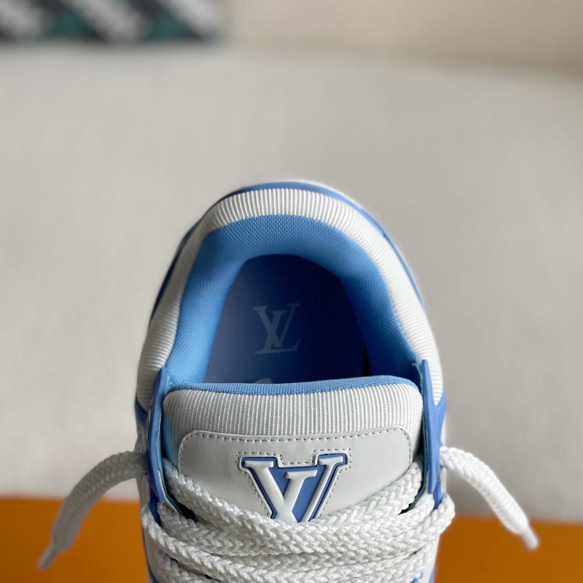 Blue casual sneakers