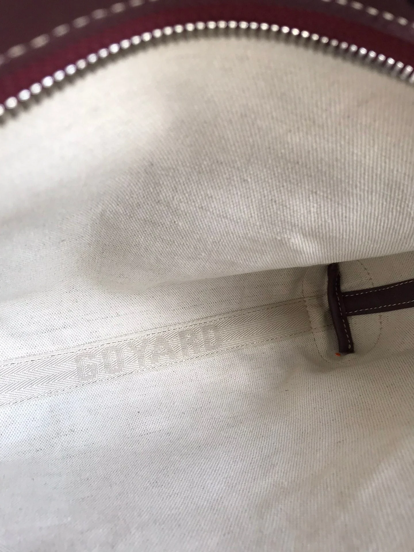 24 In Wind Red Lambskin And Canvas