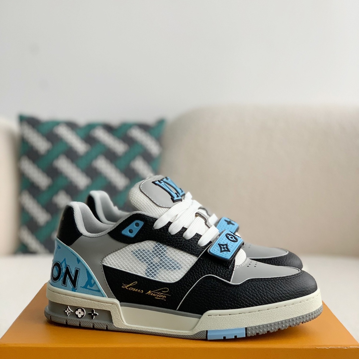 Trainer Black Blue Monogram Flower