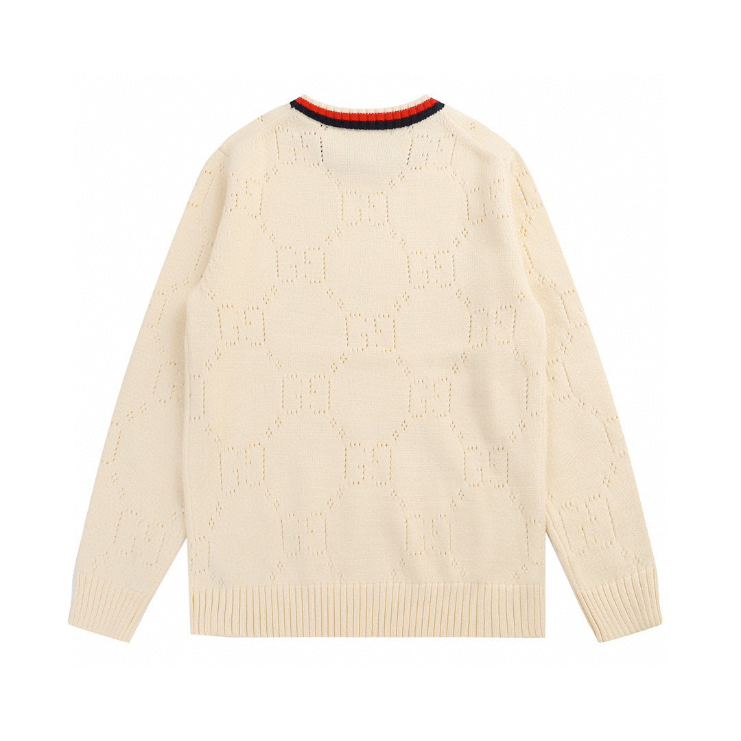 Line cut-out crew neck sweater