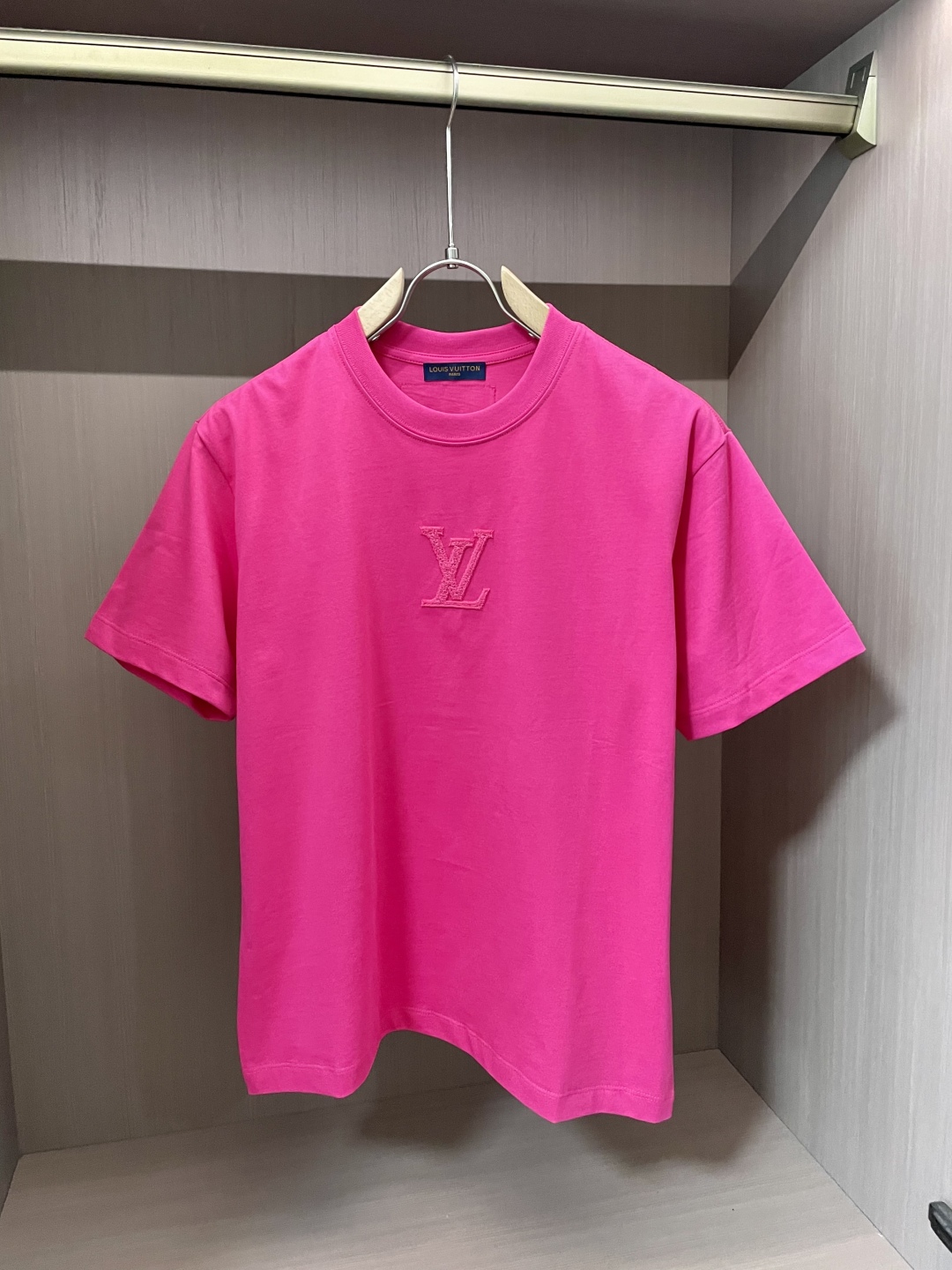 Latest short-sleeved round neck T-shirt