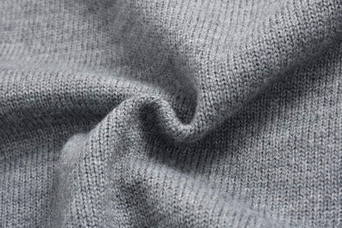 Guc 24FW intarsia lettering crew neck sweater