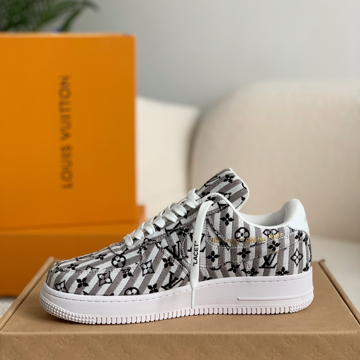 Canvas embroidered lettering sneakers