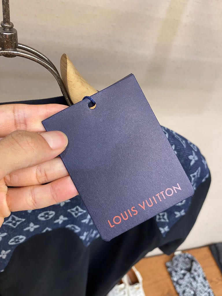 Monochrome wave stitching round neck T-shirt