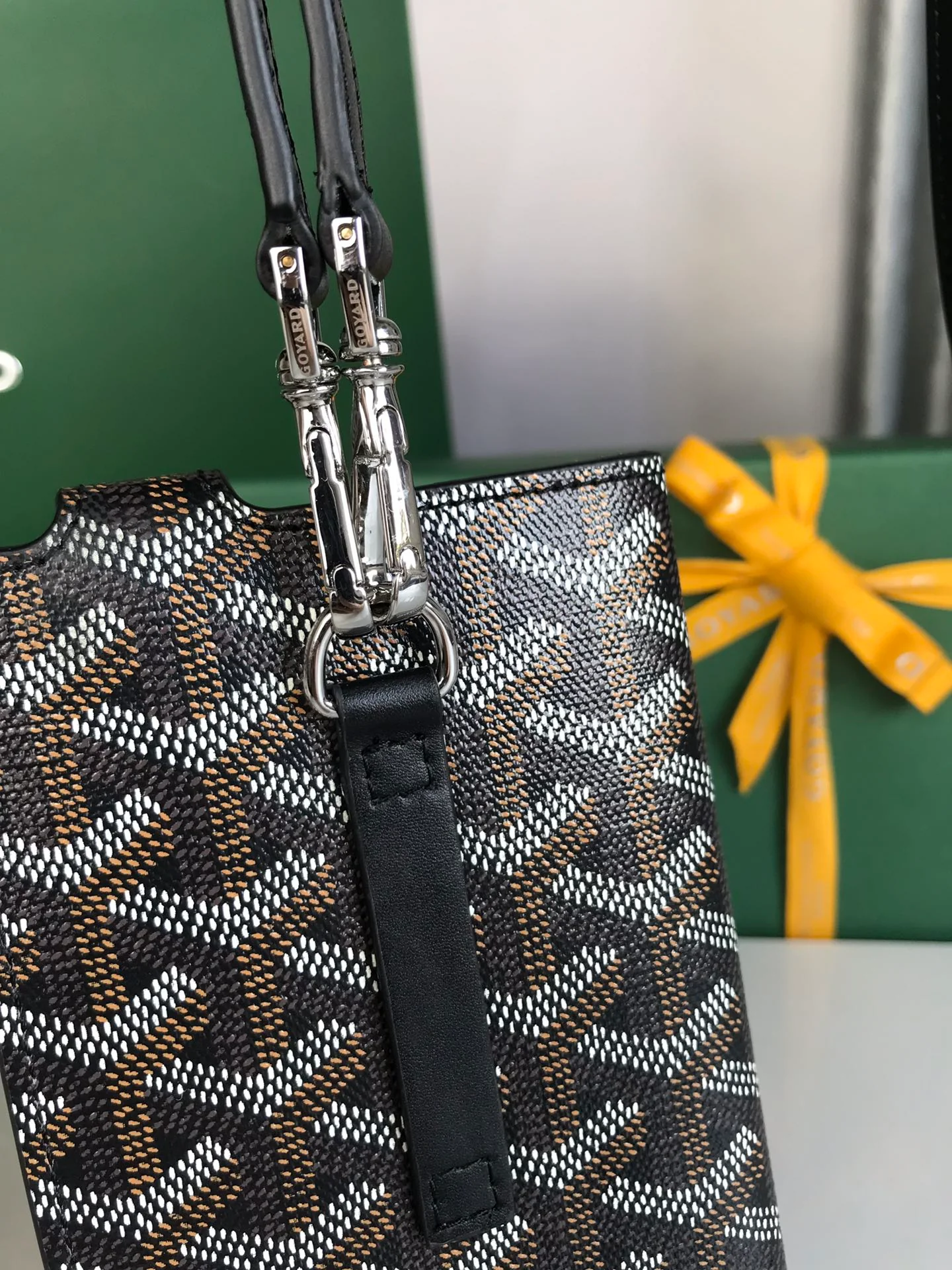 Gm Case 18 In Black Canvas