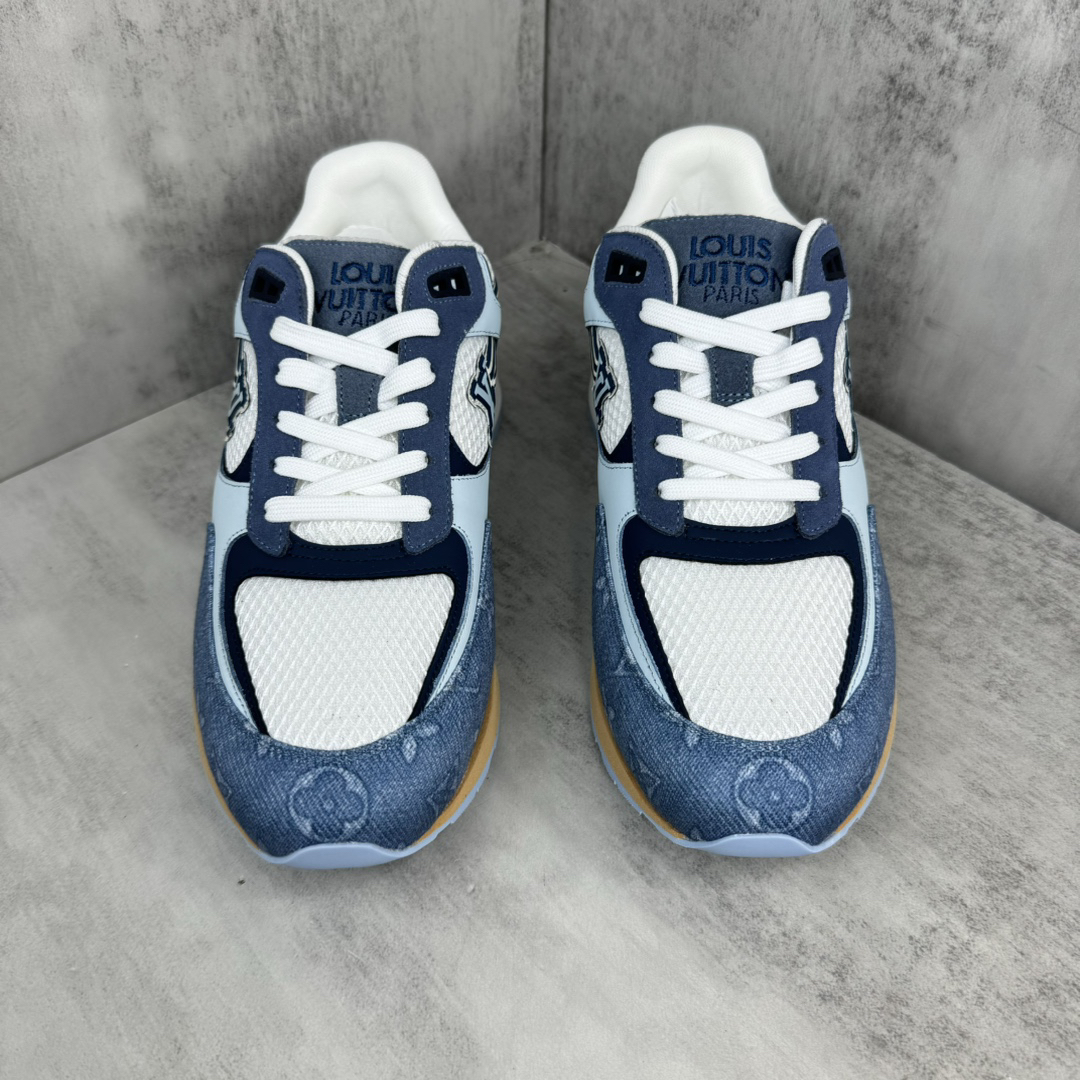 Embossed cowhide sneakers