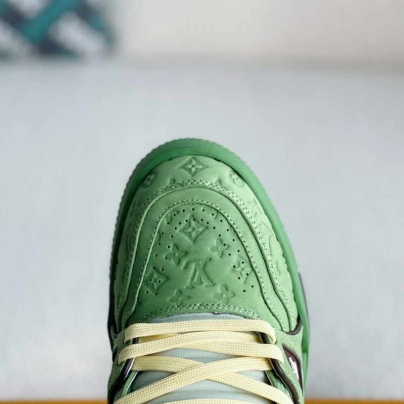 Green casual sneakers