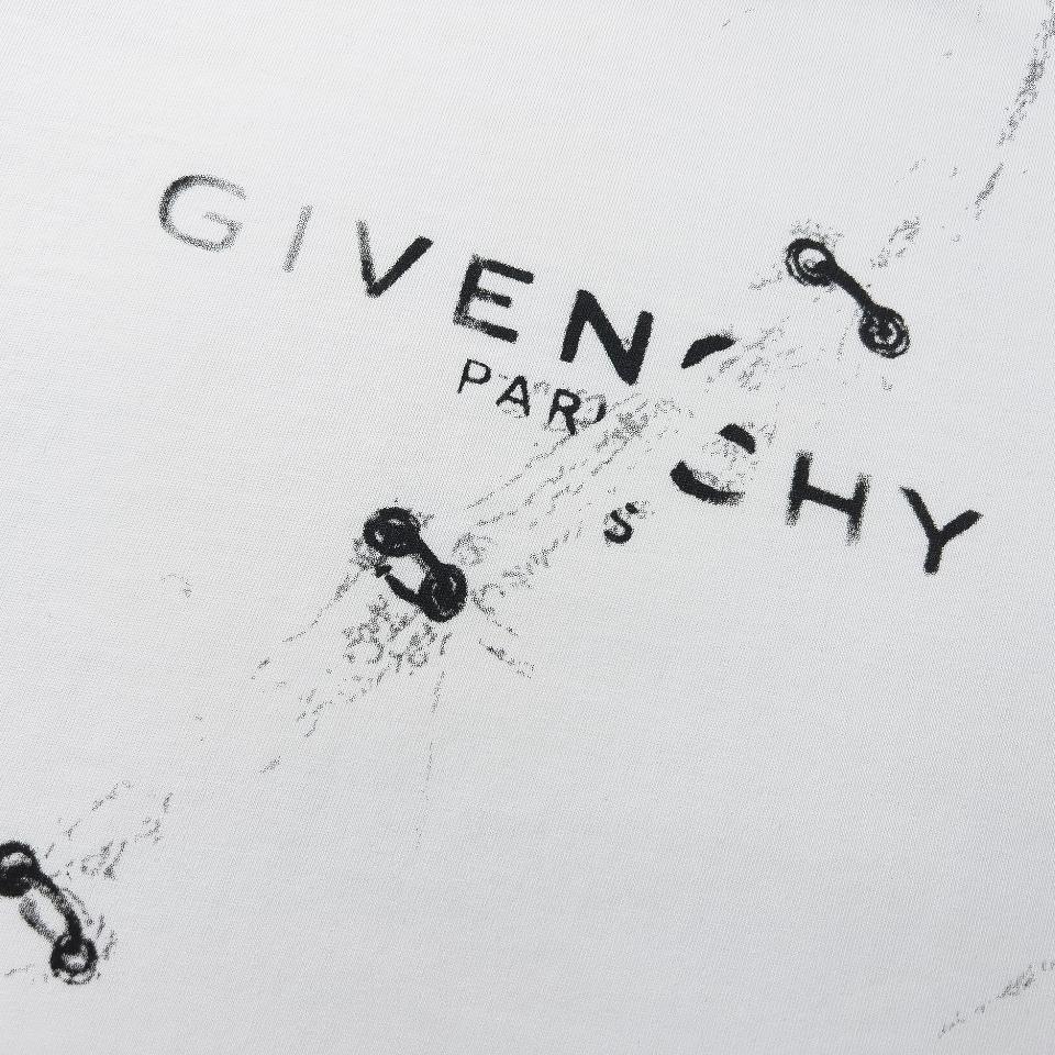 Visual dislocation letter T-shirt