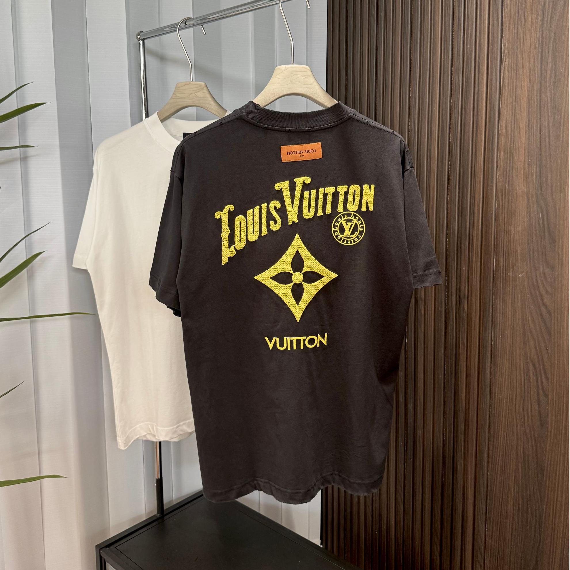 Embroidered round neck short-sleeved T-shirt