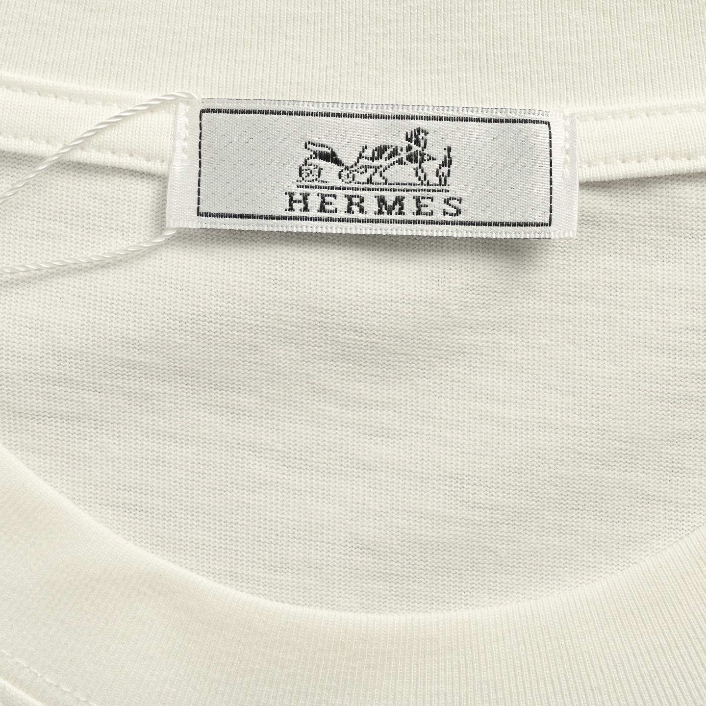 Short-sleeved T-shirt with big letters