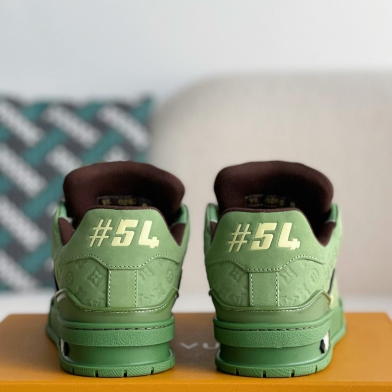 Green casual sneakers
