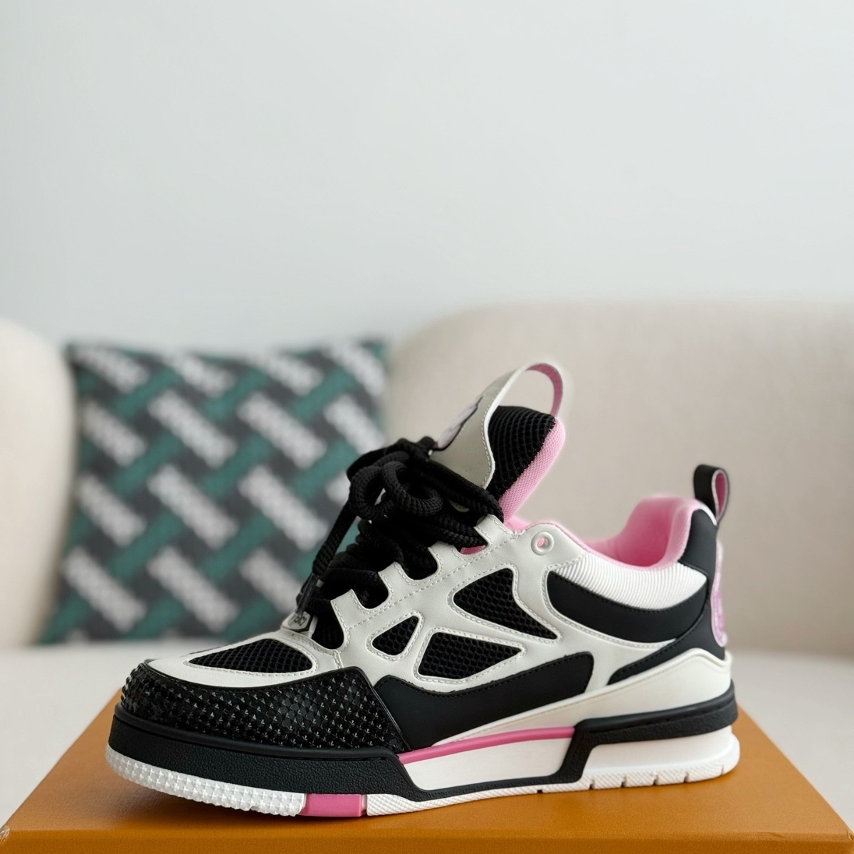 Black and pink couple sneakers