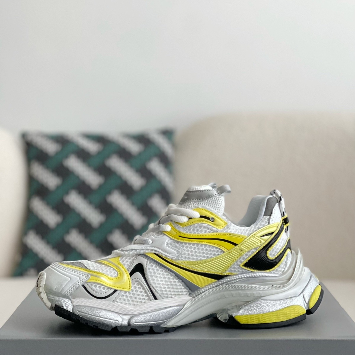 Men's Yellow Runner Metallic Sneakers
