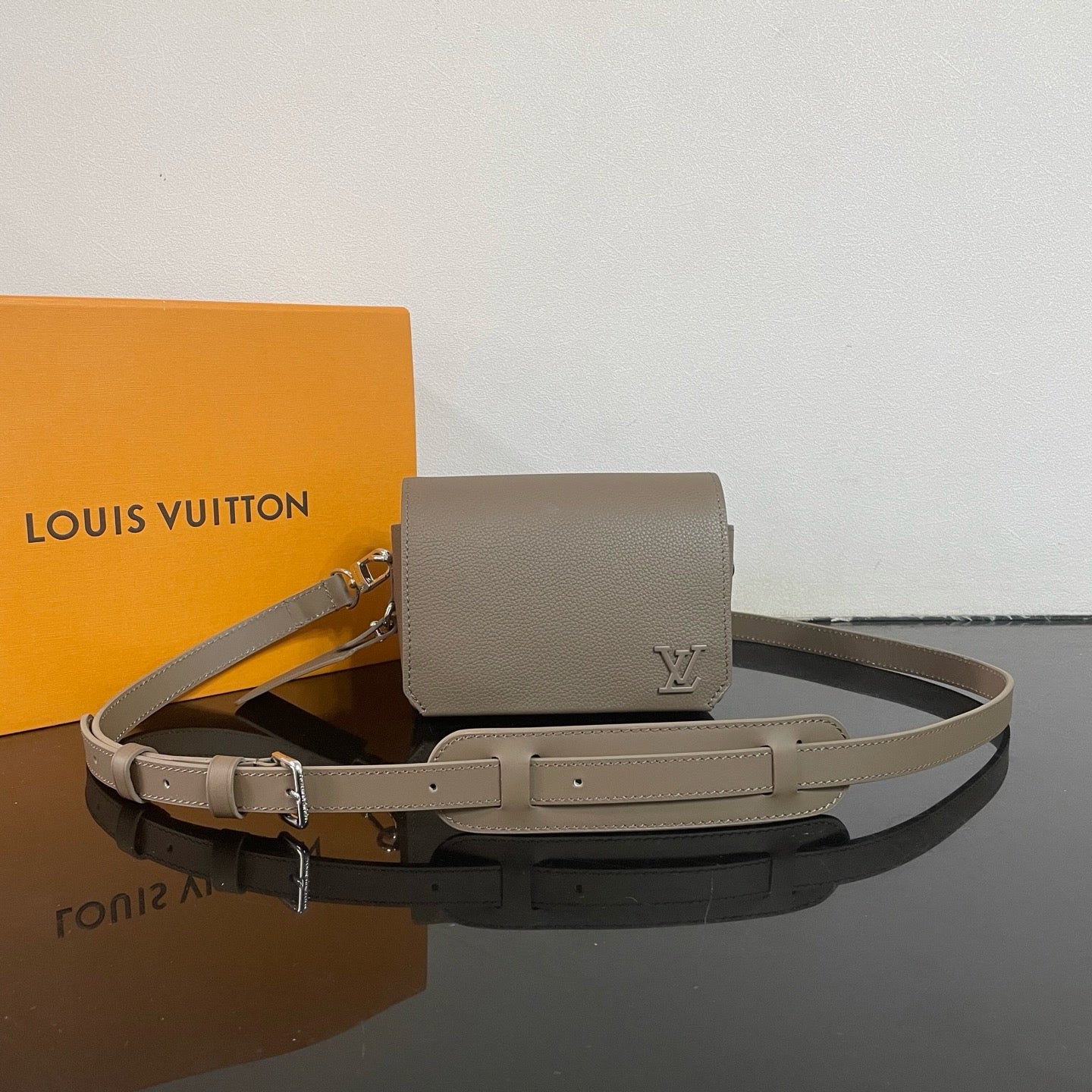 District Small Messenger Bag